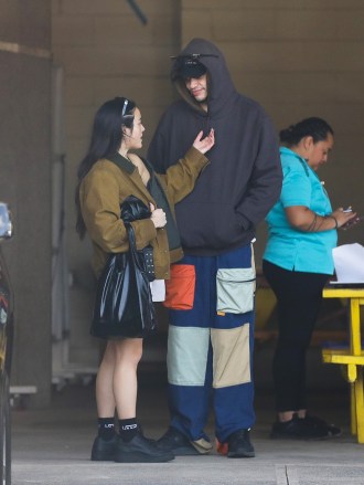 Maui, HI  - *EXCLUSIVE*  - Pete Davidson and Chase Sui Wonders leave Hawaii after a romantic week. Pictures were taken on 01/26/22.Pictured: Pete Davidson and Chase Sui WondersBACKGRID USA 29 JANUARY 2023 BYLINE MUST READ: BACKGRIDUSA: +1 310 798 9111 / usasales@backgrid.comUK: +44 208 344 2007 / uksales@backgrid.com*UK Clients - Pictures Containing ChildrenPlease Pixelate Face Prior To Publication*