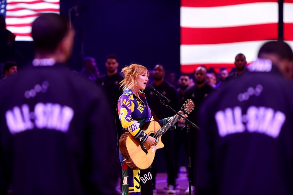 Jewel performs the National Anthem.