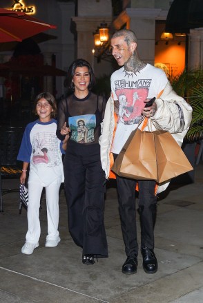 Calabasas, CA  - *EXCLUSIVE*  - Travis Barker is a happy man leaving his new restaurant Crossroads Kitchen opening with his wife, Kourtney Kardashian, and her daughter Penelope Disick.Pictured: Travis Barker, Kourtney KardashianBACKGRID USA 13 OCTOBER 2022 USA: +1 310 798 9111 / usasales@backgrid.comUK: +44 208 344 2007 / uksales@backgrid.com*UK Clients - Pictures Containing ChildrenPlease Pixelate Face Prior To Publication*