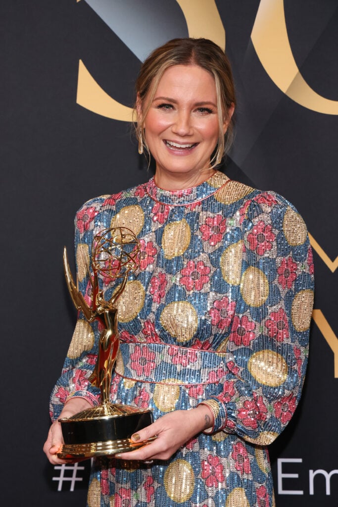 Jennifer Nettles holds an award.