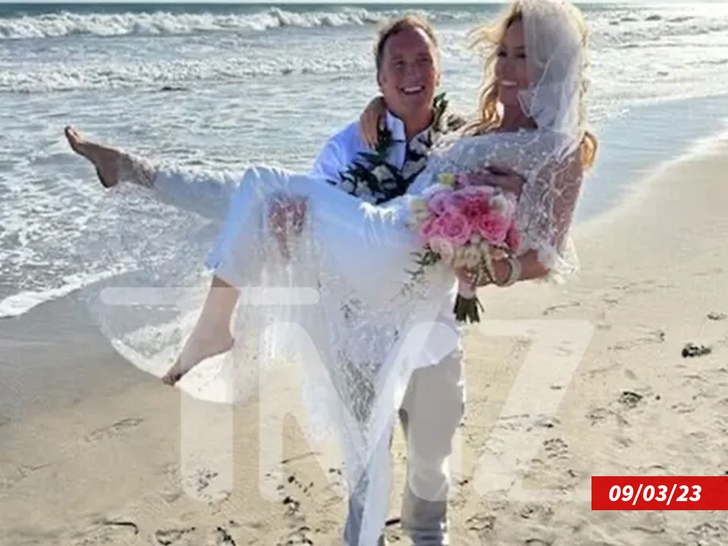 Lakers Owner Jeanie Buss Marries Comedian Jay Mohr in Malibu