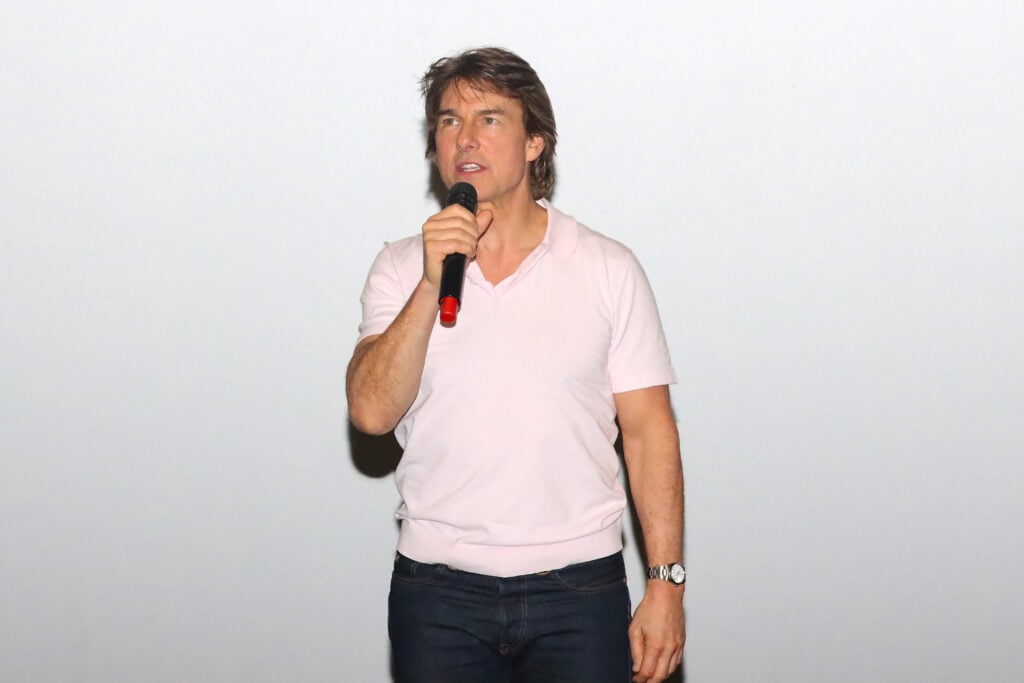 Tom Cruise makes a surprise theatre appearance to celebrate 