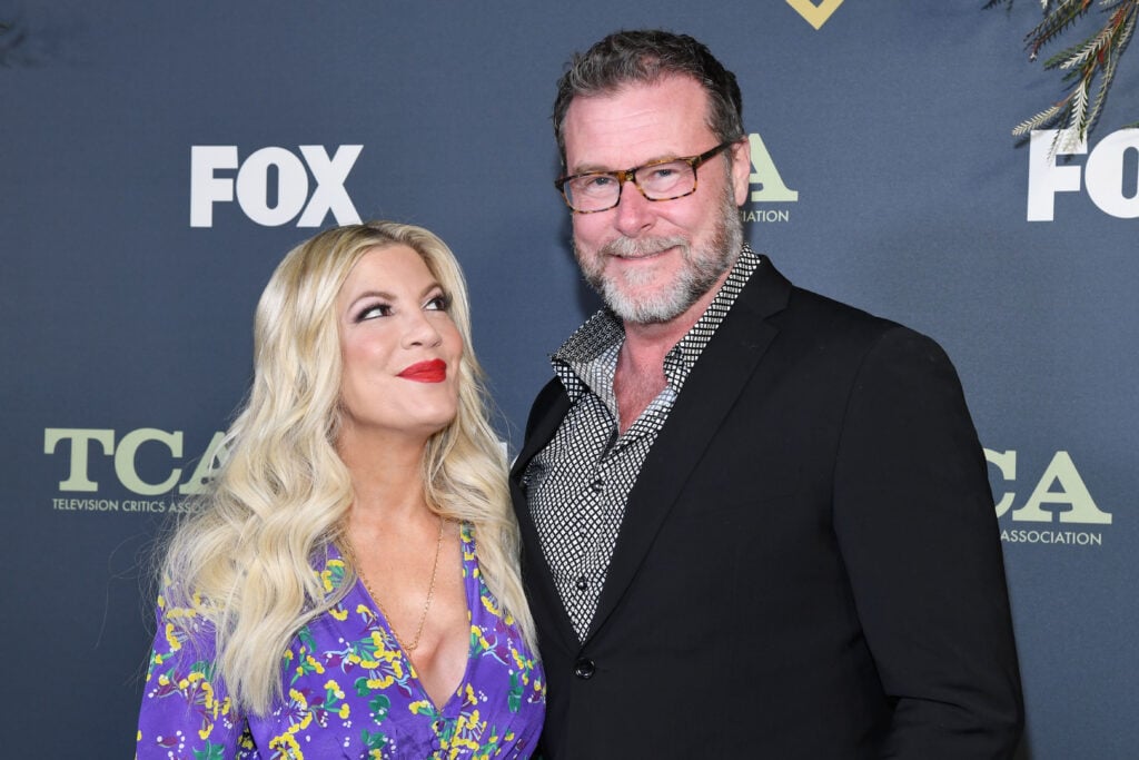 In February of 2019, Tori Spelling and Dean McDermott posed for this photo.