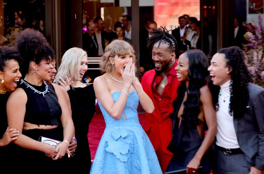 Taylor Swift at The Grove