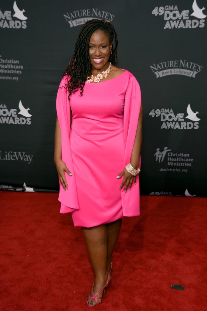 Mandisa on a red carpet